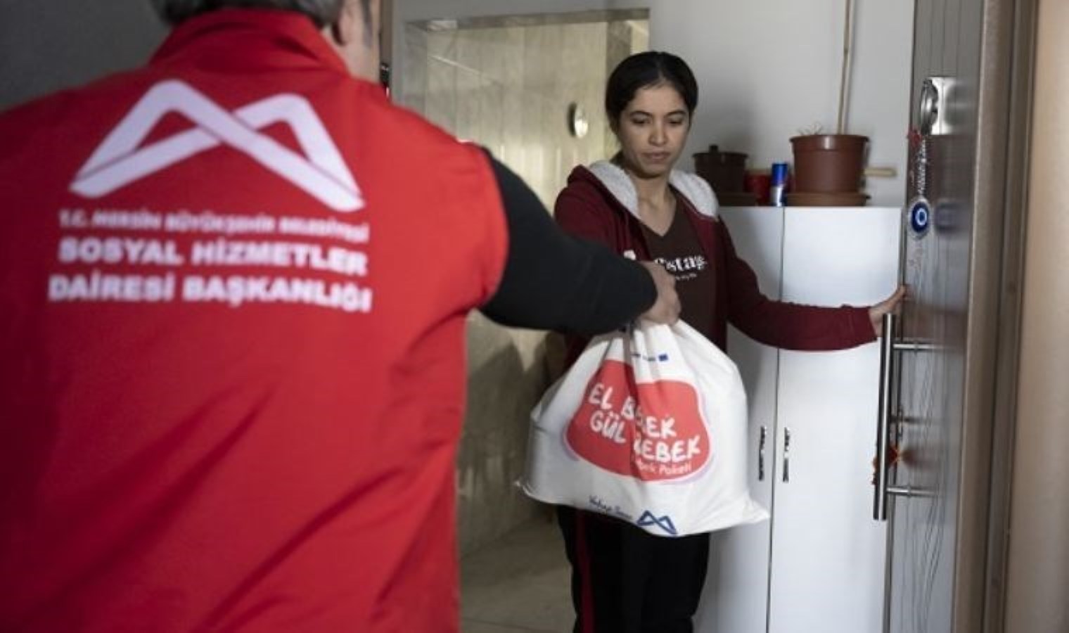 Mersin Büyükşehir Belediyesi’nden bebekli ailelere takviye paketi