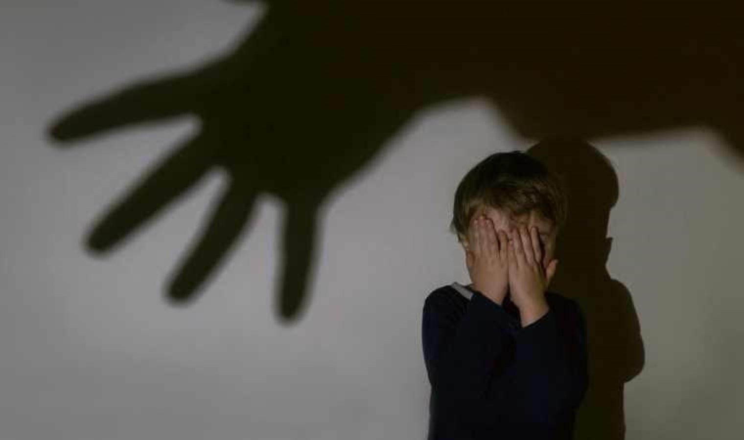 Mersin’de otizmli çocuğa şiddete 12 ay mahpus cezası