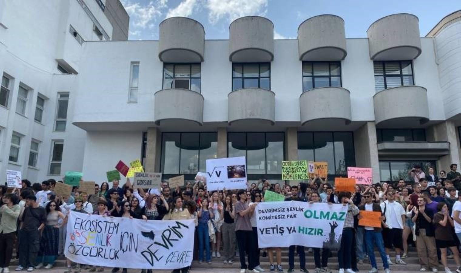 ODTÜ öğrencileri ‘Devrim’ aksiyonu yaptı