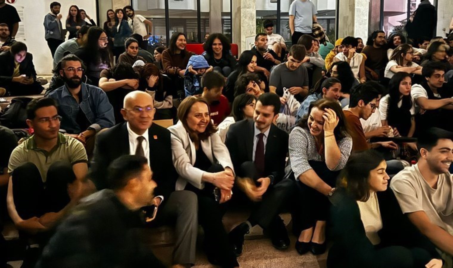 ODTÜ’lü öğrenciler ‘Devrim’ için direniyor: CHP’li vekilden takviye