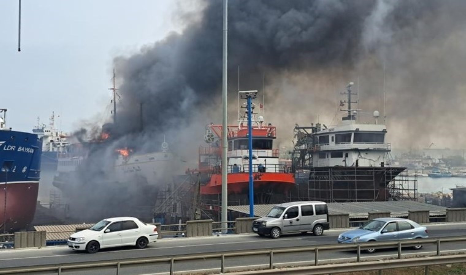 Ordu’da tekne yangını… Gökyüzünü dumanlar kapladı!