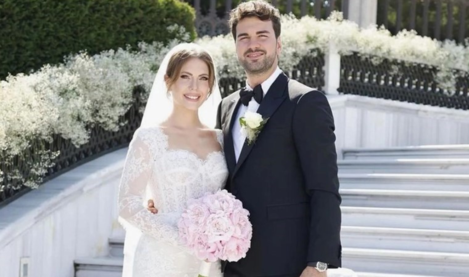 Oyuncu Eda Ece ve Basketbolcu Buğrahan Tuncer’in bebekleri dünyaya geldi