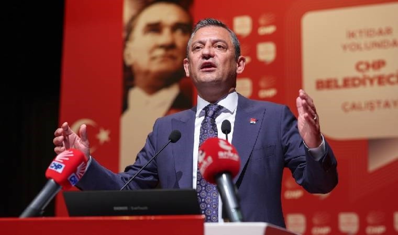 Özel, belediye liderleri çalıştayının son gününde yurttaşların tahlil beklediğini söyledi: ‘Kibir’ uyarısı yaptı