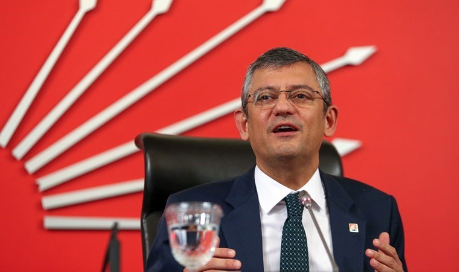 Özgür Özel, Erdoğan’a hatırlattı: ‘Tüm öğretmenlerin beklentisi, mülakatsız 68 bin atama’