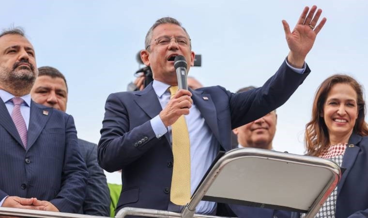 Özgür Özel, seçimden sonra birinci kere İzmir’de: ‘Gelecekte zafer kazanacağımız seçimin dördüncü günündeyiz’