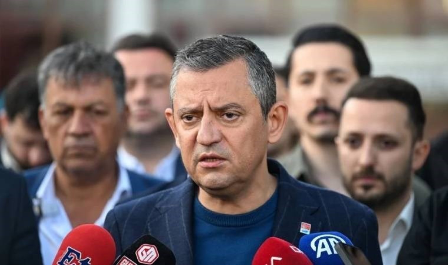 Özgür Özel, Seyahat tutuklularının yakınlarıyla bayramlaştı