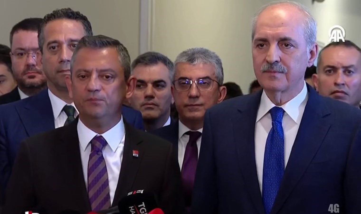 Özgür Özel ve Numan Kurtulmuş bir ortaya geldi: Anayasa için Meclis’te birinci temas