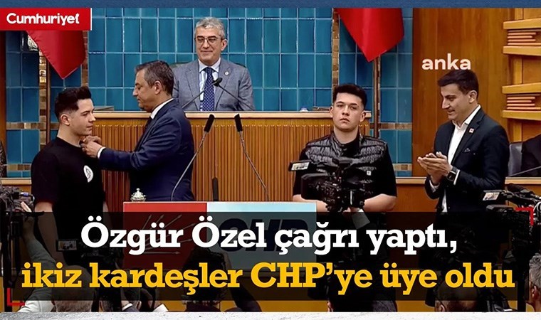 Özgür Özel yeni üye kampanyasını başlattı, ikiz kardeşler canlı yayında CHP’ye üye oldu