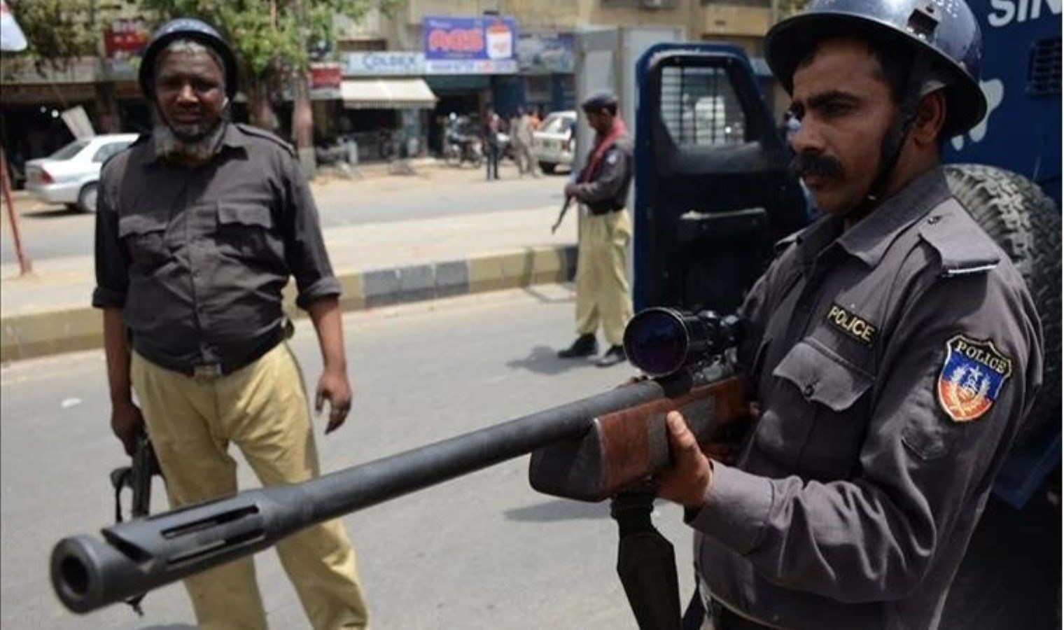 Pakistan’da silahlı hücum: Polis hayatını kaybetti