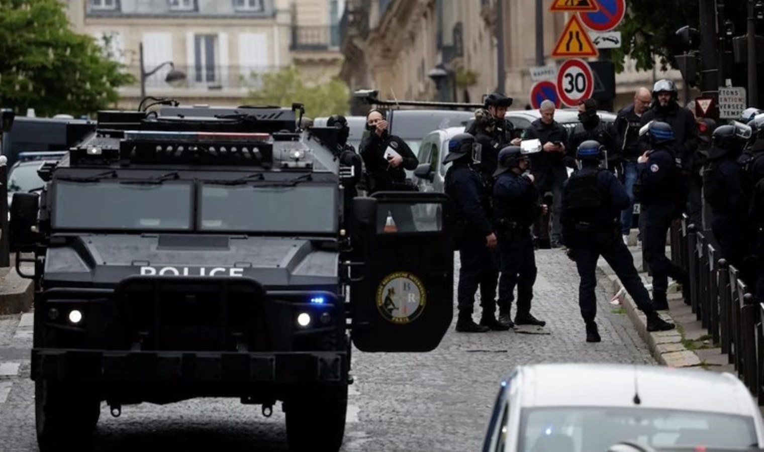Paris’te alarm: İran Büyükelçiliği’nde ‘canlı bomba’ tehdidi!