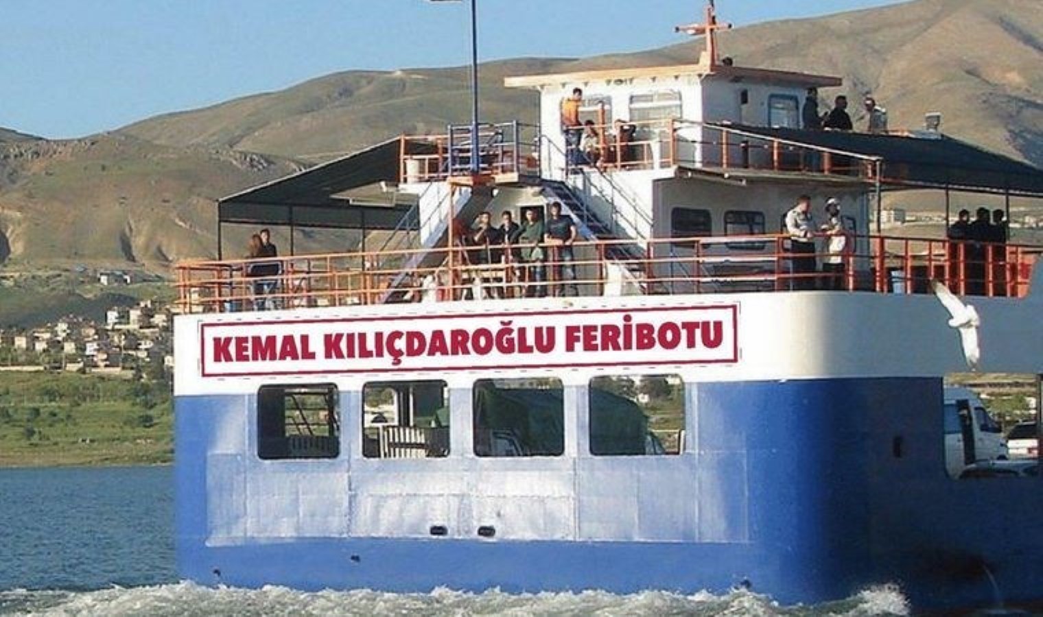 Pertek’te belediye AKP’ye geçti, feribottan ‘Kemal Kılıçdaroğlu’ ismi kaldırıldı