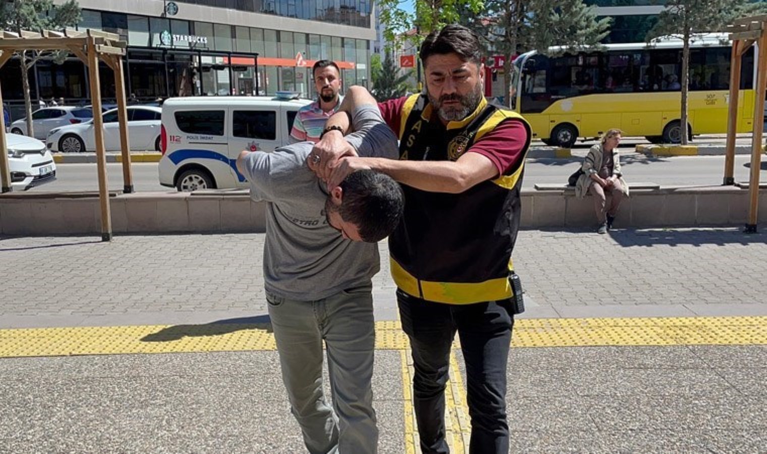 ‘Rahatlığı’ pes dedirtti: Meskeni soyarken suçüstü yakalandı, adliyeye girerken sigara istedi