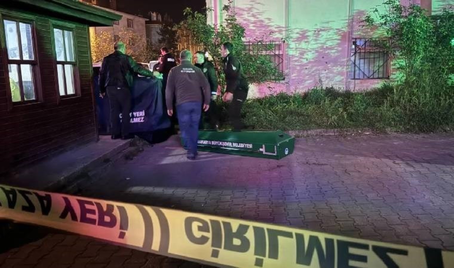 Sakarya’da bayram öncesi aile dehşeti… Meyyit ve yaralılar var!