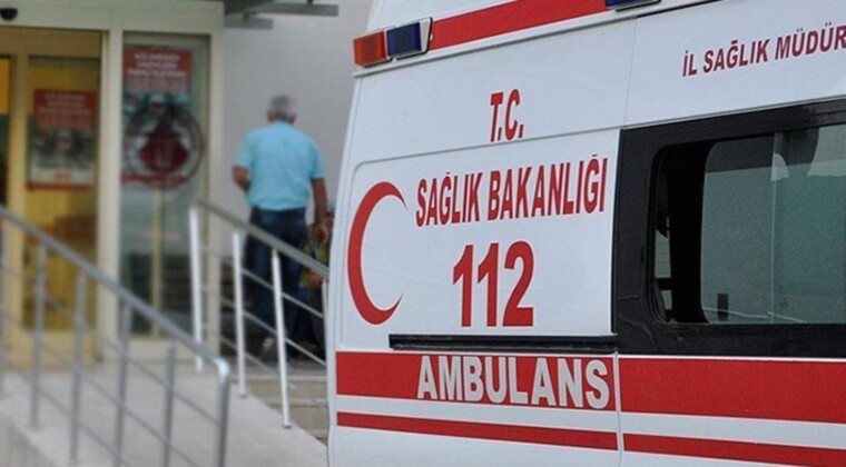Samsun’da iki araba baş başa çarpıştı: 8 yaralı