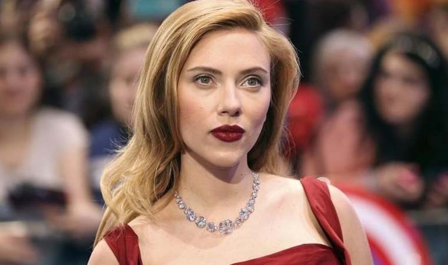 Scarlet Johansson’ın başı takıntılı takipçisiyle kaygıda: Kendini çocuğunun babası sanıyor