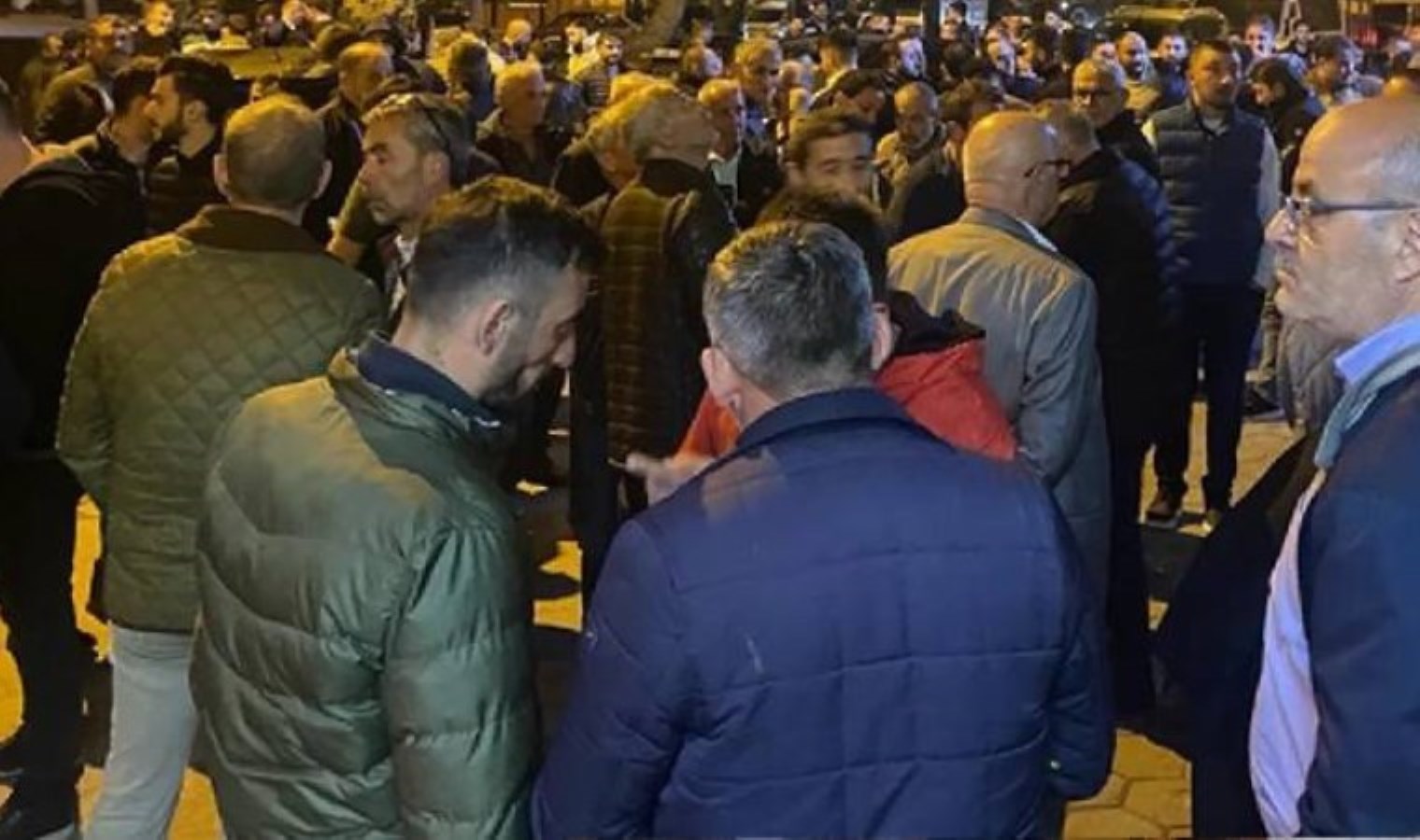 Seçimi kazanan UYGUN Partili Bülent Kara’nın meskenine silahlı saldırı!