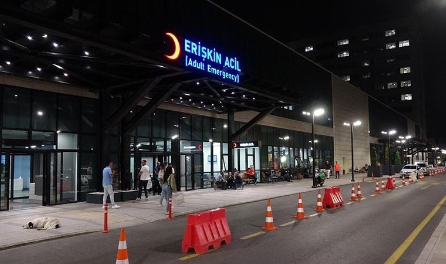 Sıhhat görevlilerini ‘ilgisizlikle’ suçlayıp, gün içerisinde 2 defa hastaneyi bastı: Tutuklandı