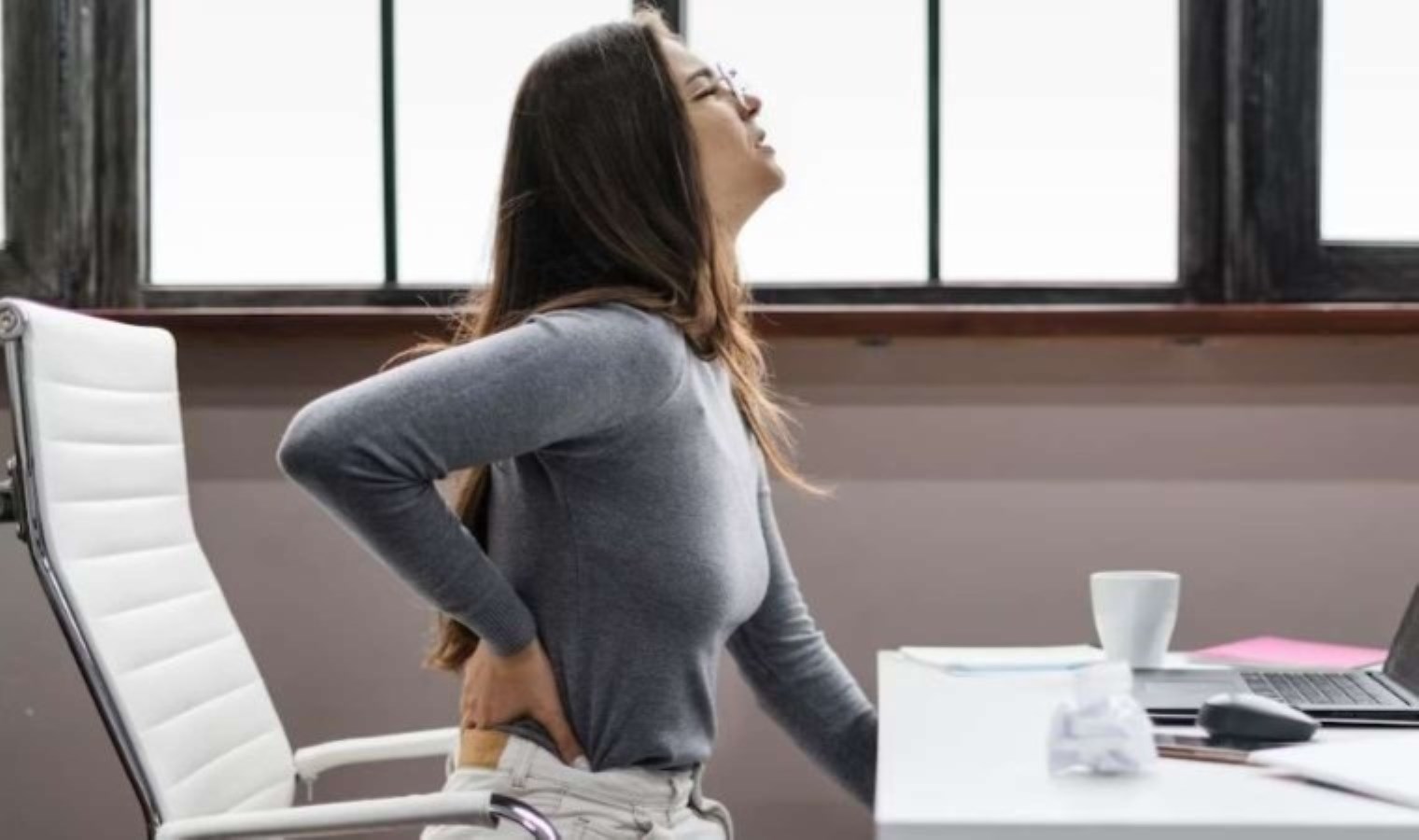 Sırt ve bel ağrısının ana kaynağı rutinlerinizde zımnî olabilir: Sıhhatinizin zımnî düşmanları ortaya çıktı…