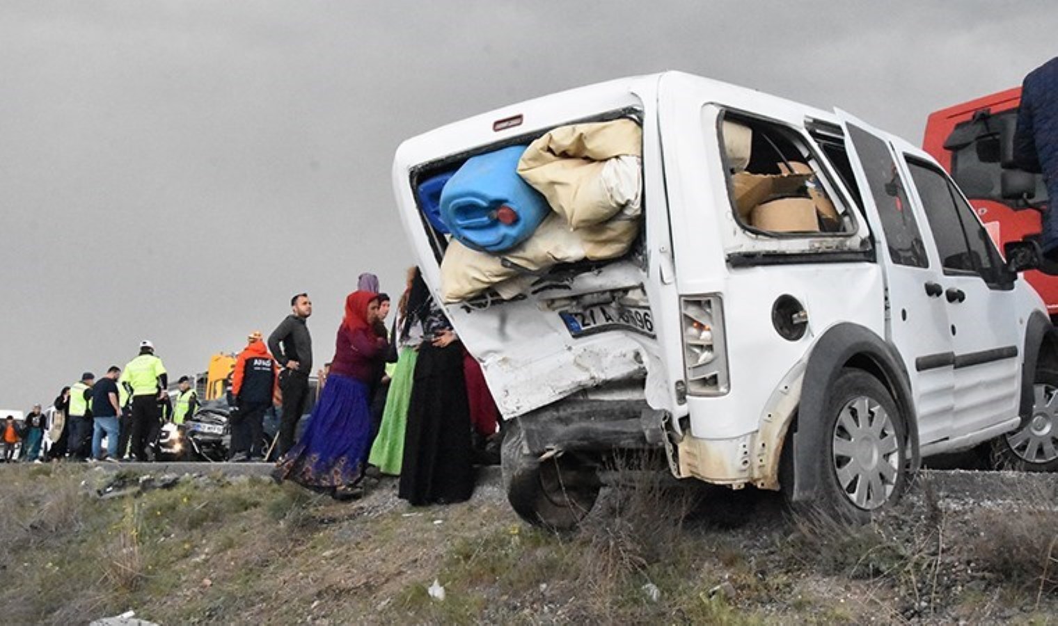 Sivas’ta iki hafif ticari araç çarpıştı: 7 yaralı