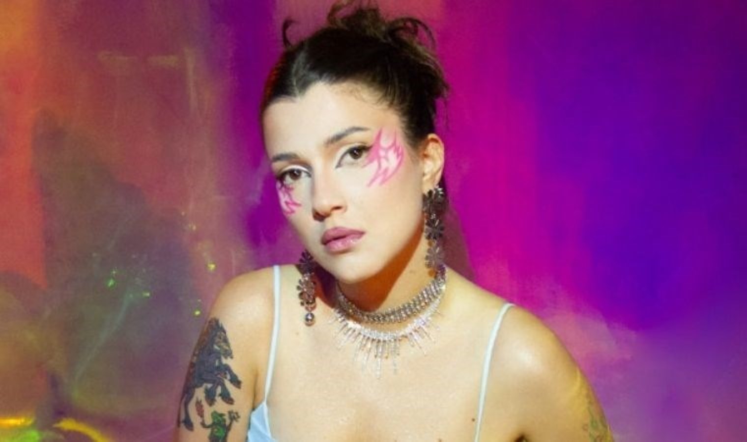 ‘Solmaz’ isimli müziğini 8 Mart’ta bayanlara armağan eden Lâl İlhan, müziğini anlattı: ‘Sanat sorgulamalı’