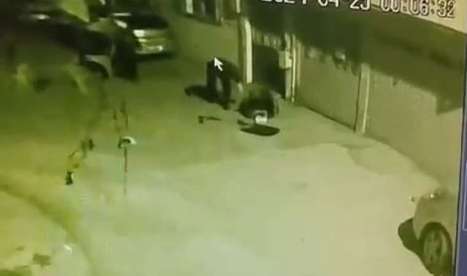 Sonunu çöp kutusundan çıkardı