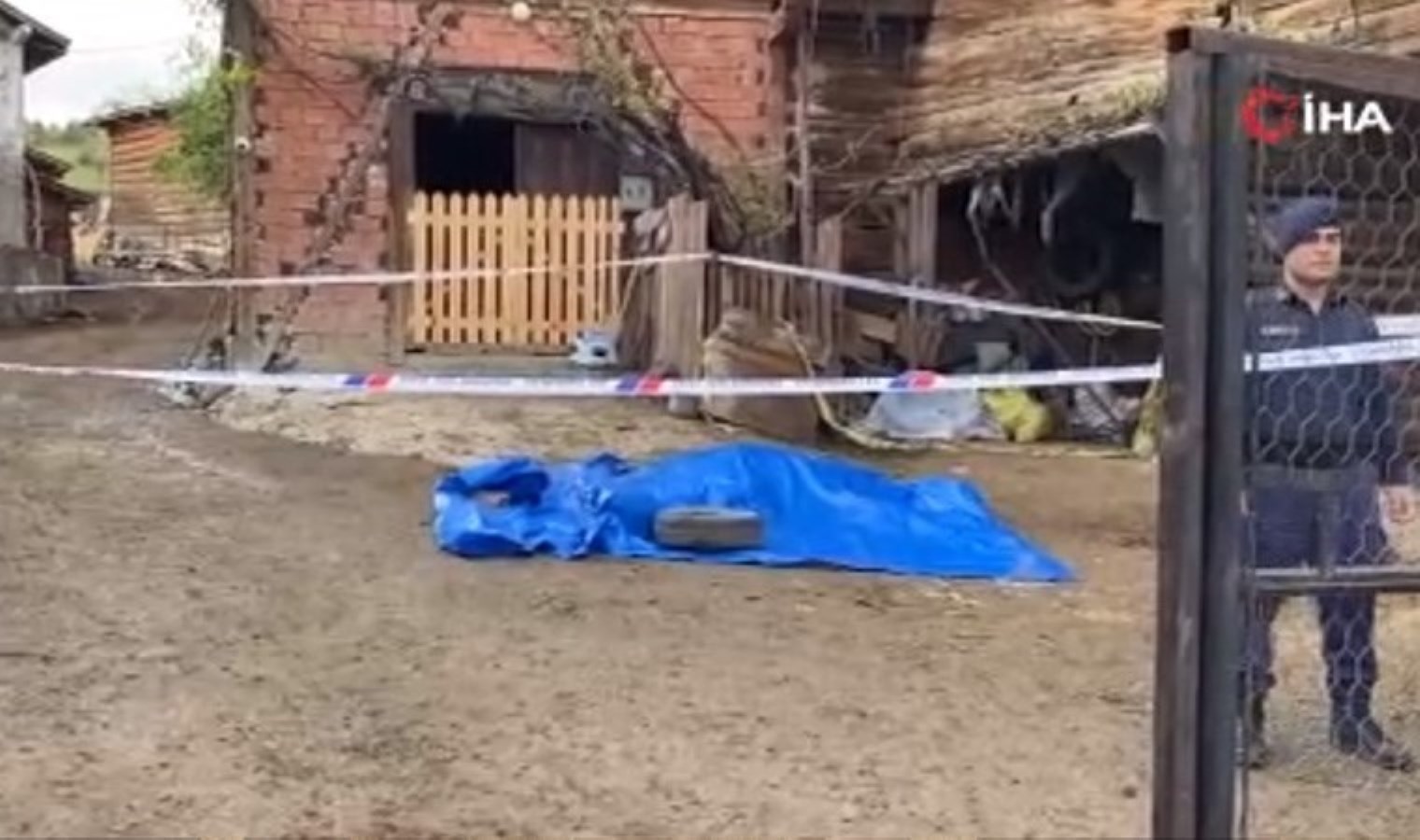 Su faturası için tartıştığı köy muhtarını öldürdü