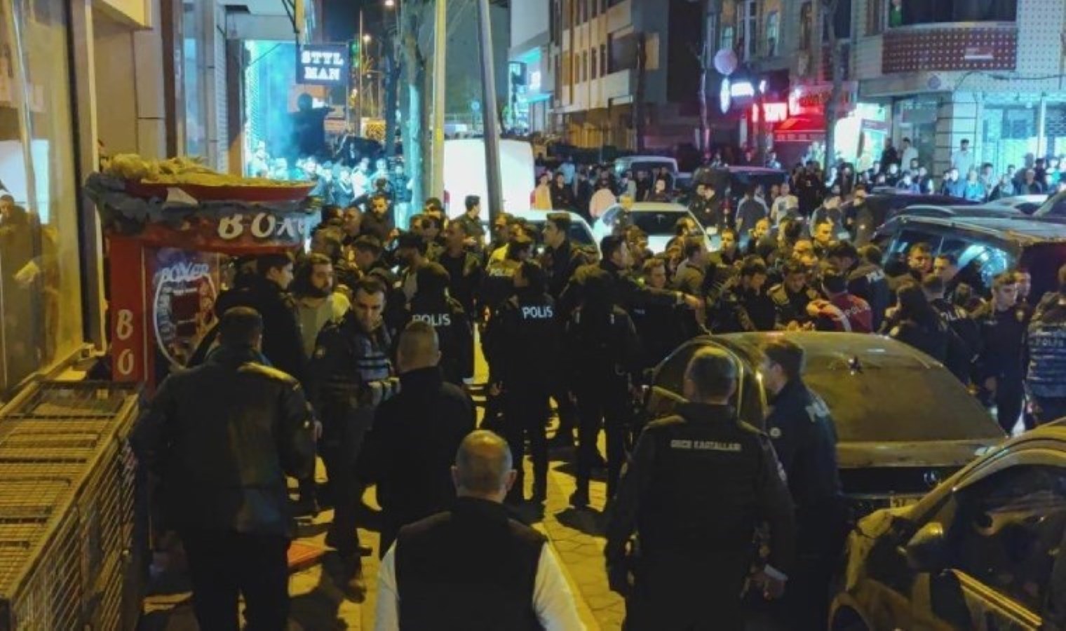 Sultangazi’de bekçiler ile esnaf birbirine girdi: Çok sayıda gözaltı var!