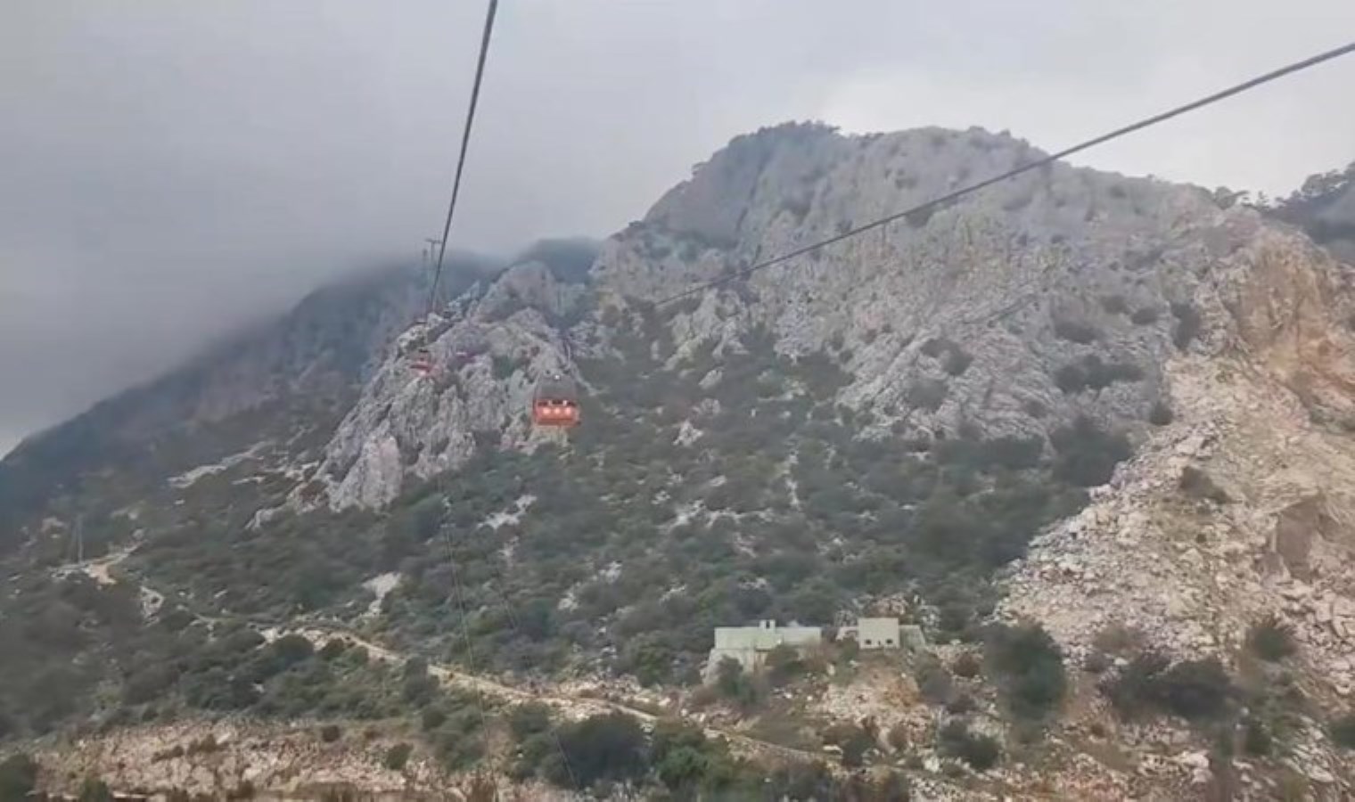 Tahliye çalışmaları hala sürüyor… Teleferikte mahsur kalanlar o anları paylaştı