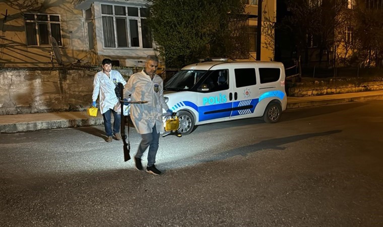 Tartıştığı komşu çifti tüfekle vurdu: 1 meyyit, 1 yaralı