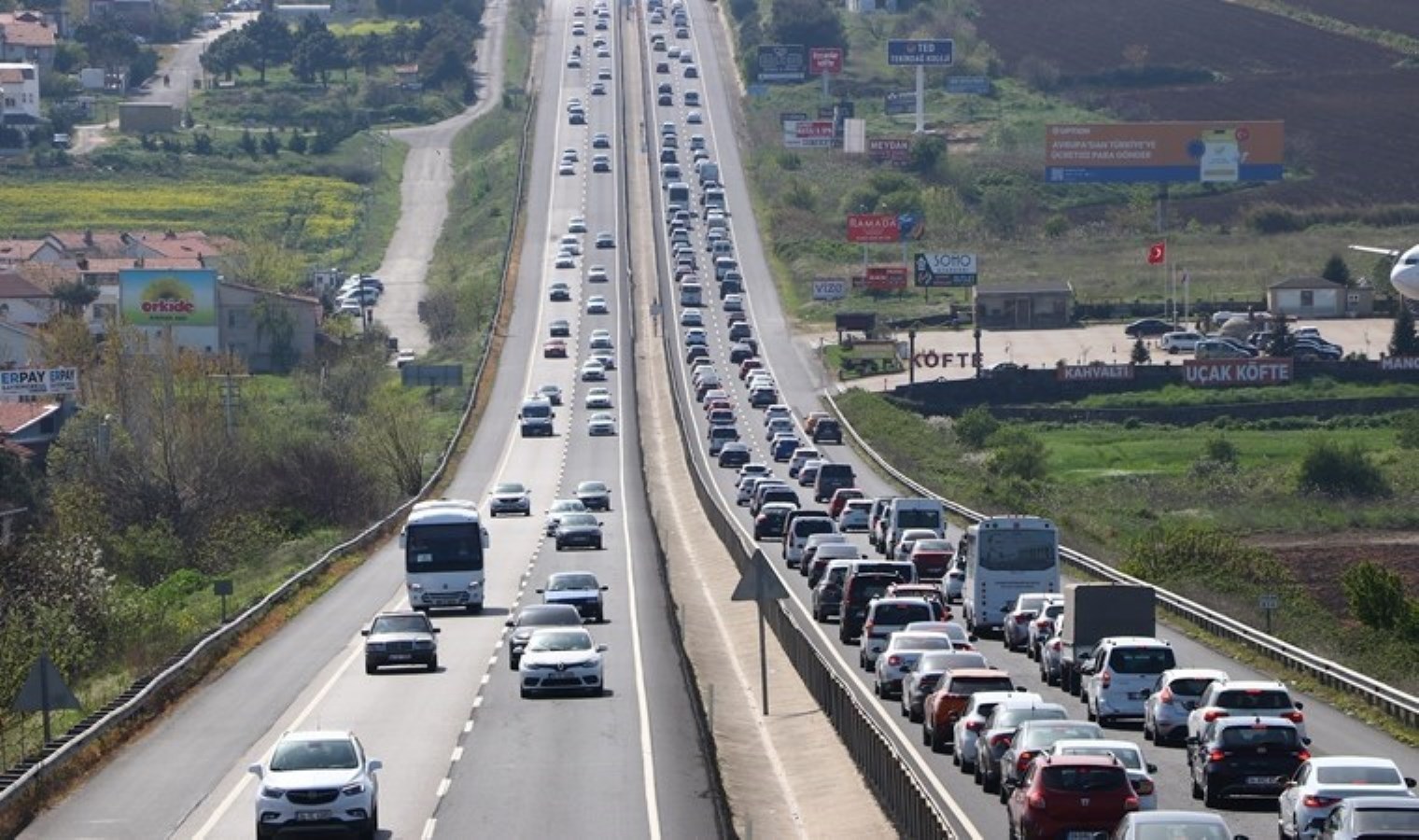 Tekirdağ-İstanbul yolunda bayram yoğunluğu başladı