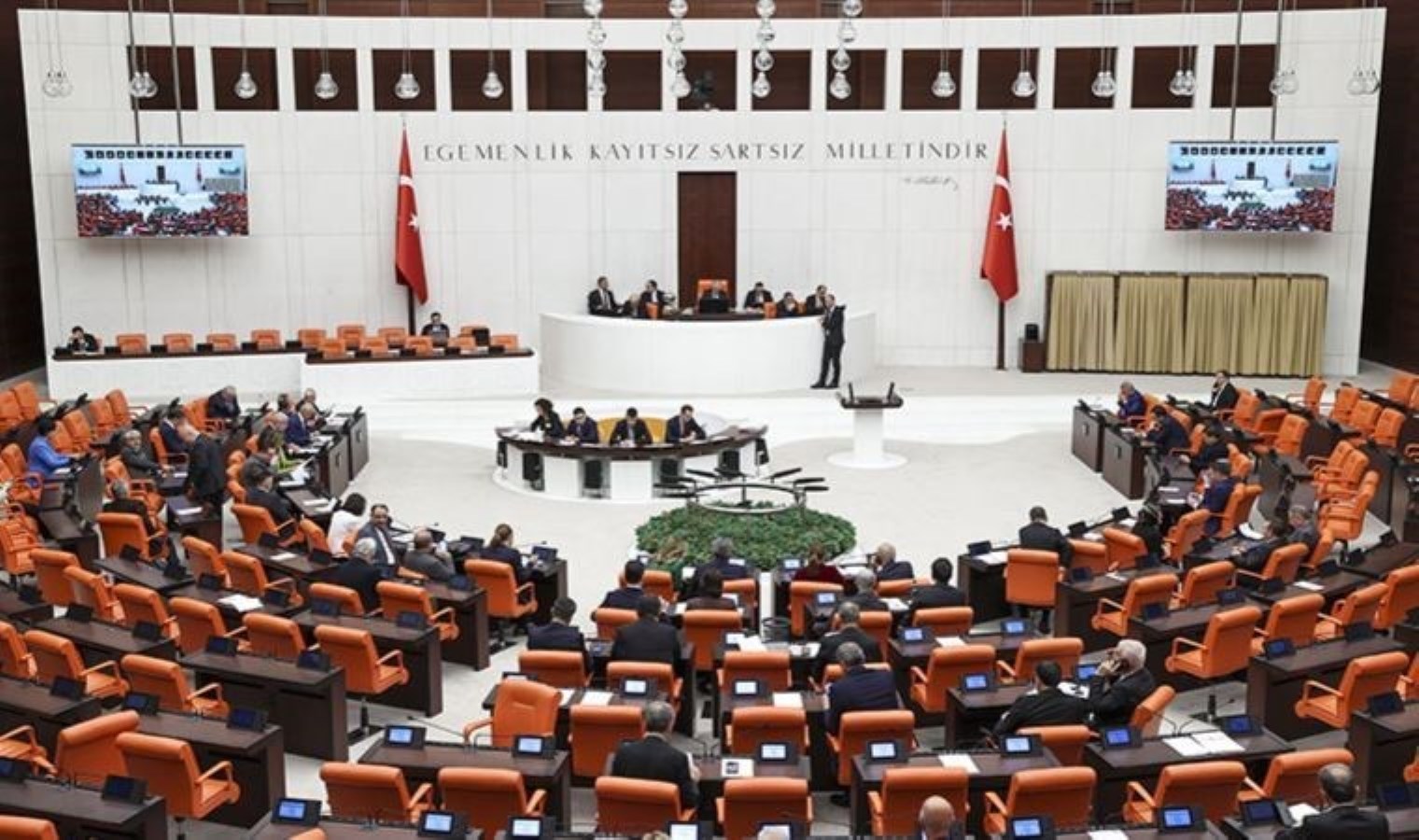 Tekrar çalışmaya başlayacak TBMM Genel Kurulu’nun gündemi ağır: Birinci mesai ‘yeni anayasa’