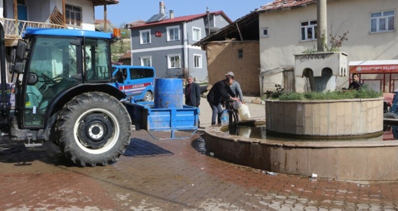 Tokat’ta zelzelenin merkez üssünde su kesintisi: Çeşmelerden su taşıdılar