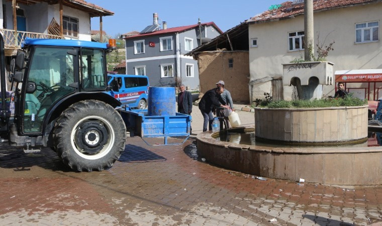 Tokat’ta zelzelenin merkez üssünde su kesintisi: Çeşmelerden su taşıdılar