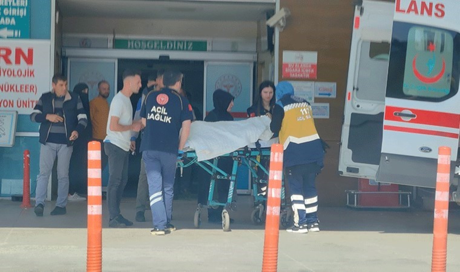 Traktörün altında kalan 7 yaşındaki çocuk, ağır yaralandı