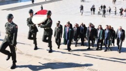 Türkiye Barolar Birliği heyeti, ‘Avukatlar Günü dolayısıyla’ Anıtkabir’i ziyaret etti