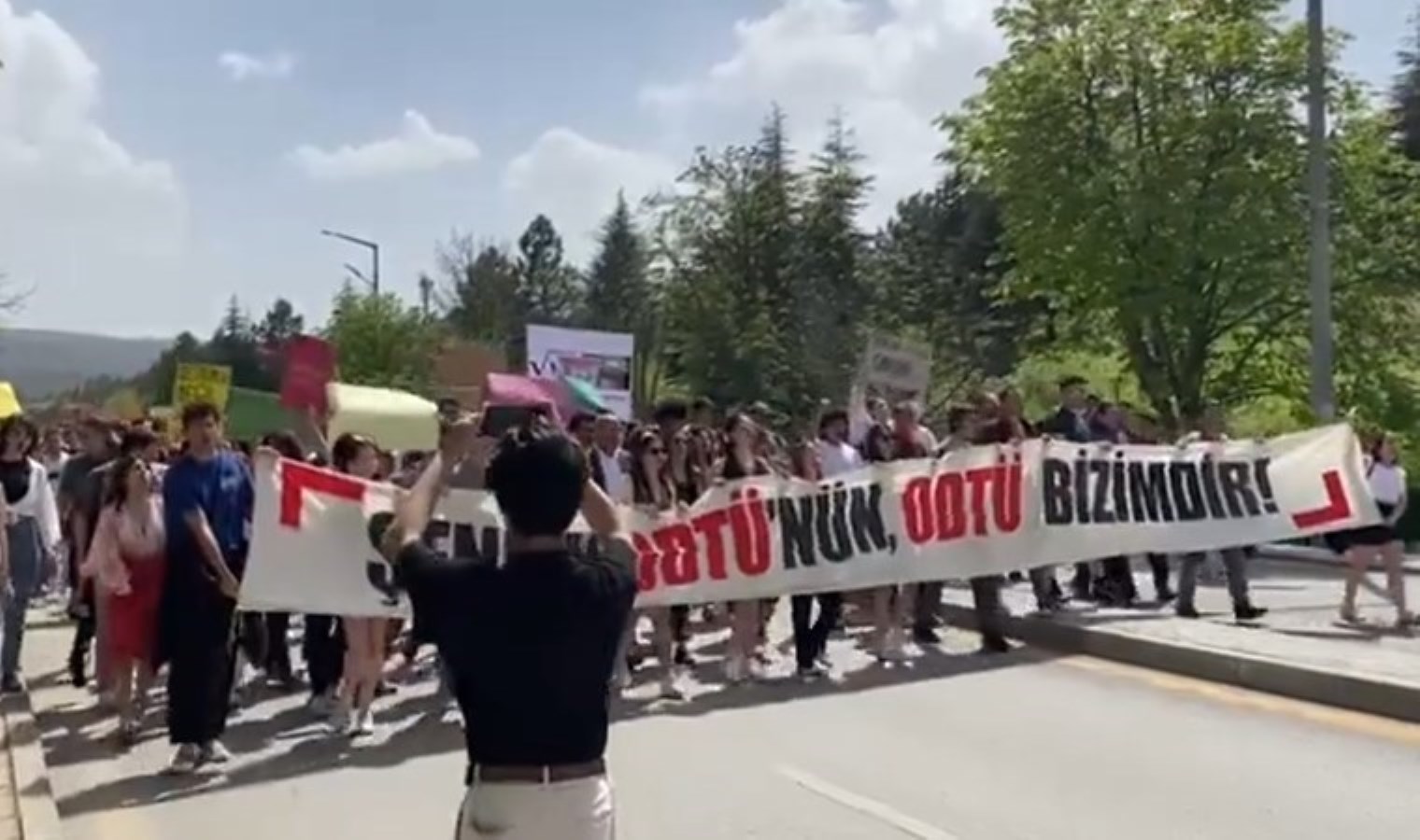 Üniversitelilerden ‘Bahar Şenliği’ protestosu: ‘Ne iktidar ne rektör, ODTÜ bizimdir!’