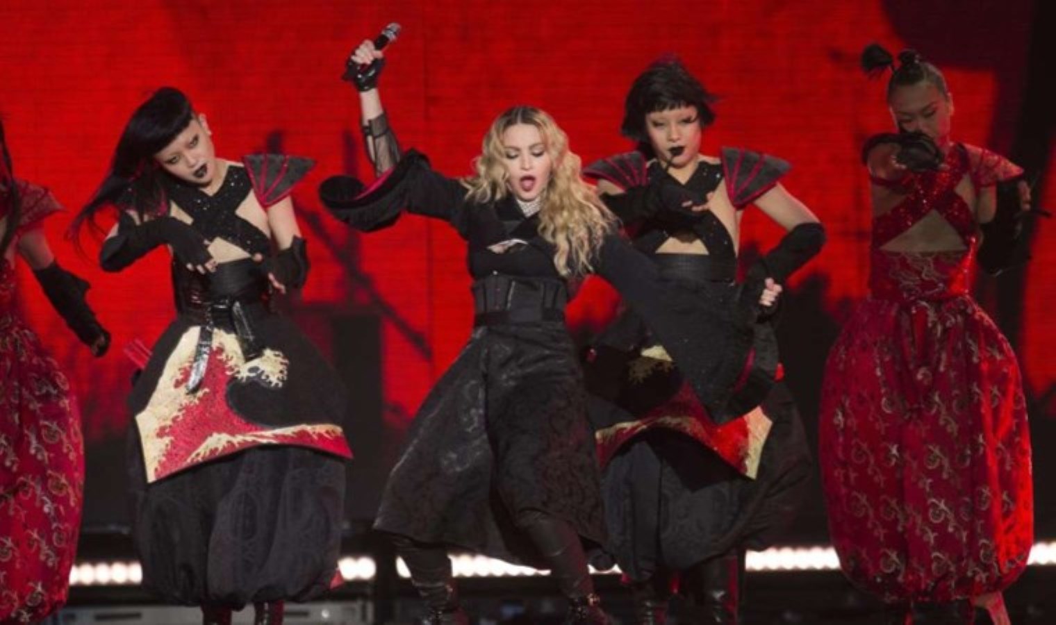 Usta müzisyenlerden ödüllü sinemalara: Bu hafta sanatın tepesi