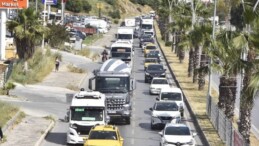 Uzun araç kuyrukları oluştu… Bodrum’a 48 saatte 30 binden fazla araç girişi!