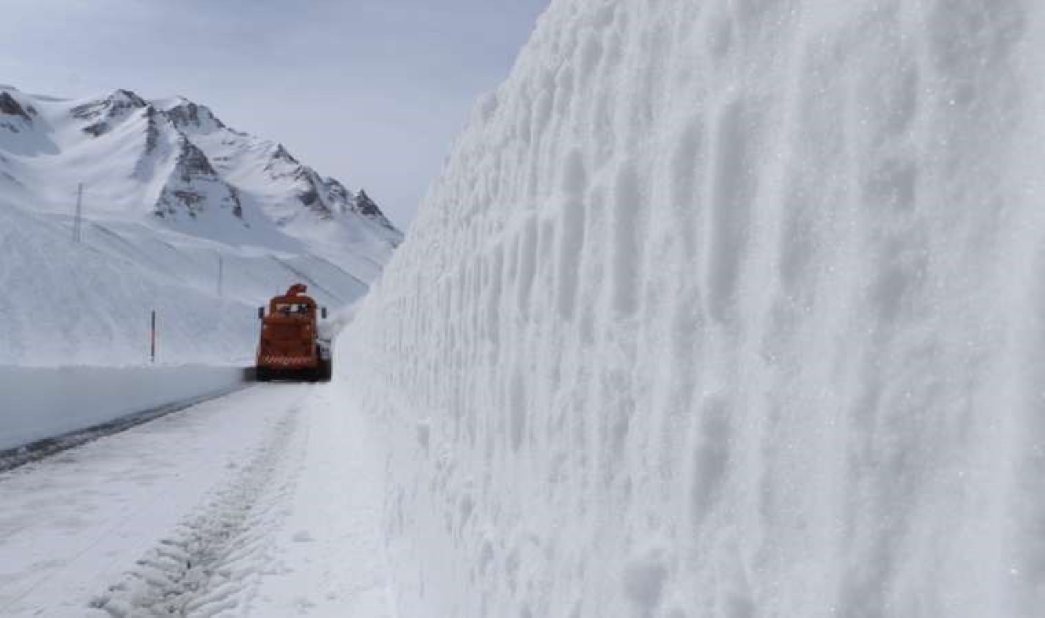 Van-Bahçesaray karayolunun 36 kilometresi ulaşıma açıldı