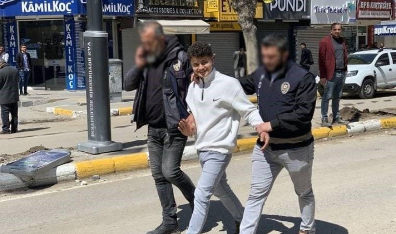 Van’daki mazbata protestolarında tutuklanan 18 yaşındaki Muhammed Orhan özgür bırakıldı