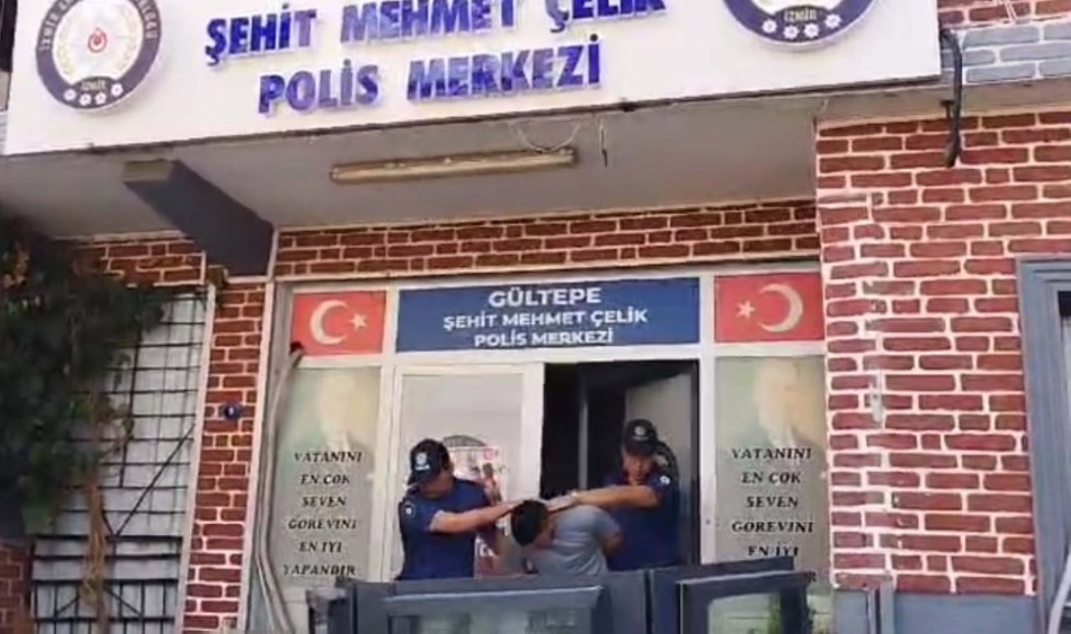 ‘Yan baktın’ arbedesinde sırtından bıçaklandı