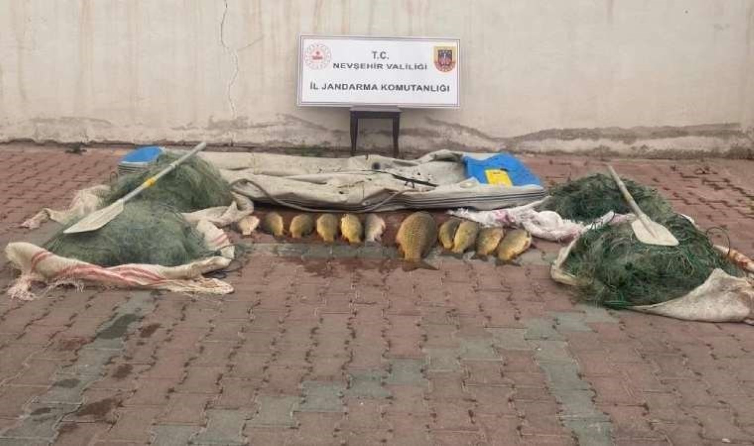 Yasak tekniklerle balık avlayan 4 şahıs suçüstü yakalandı