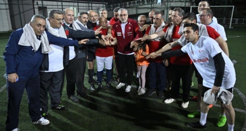 Yasaklı 1 Mayıs öncesi Bakan Işıkhan’la futbol maçı yaptılar