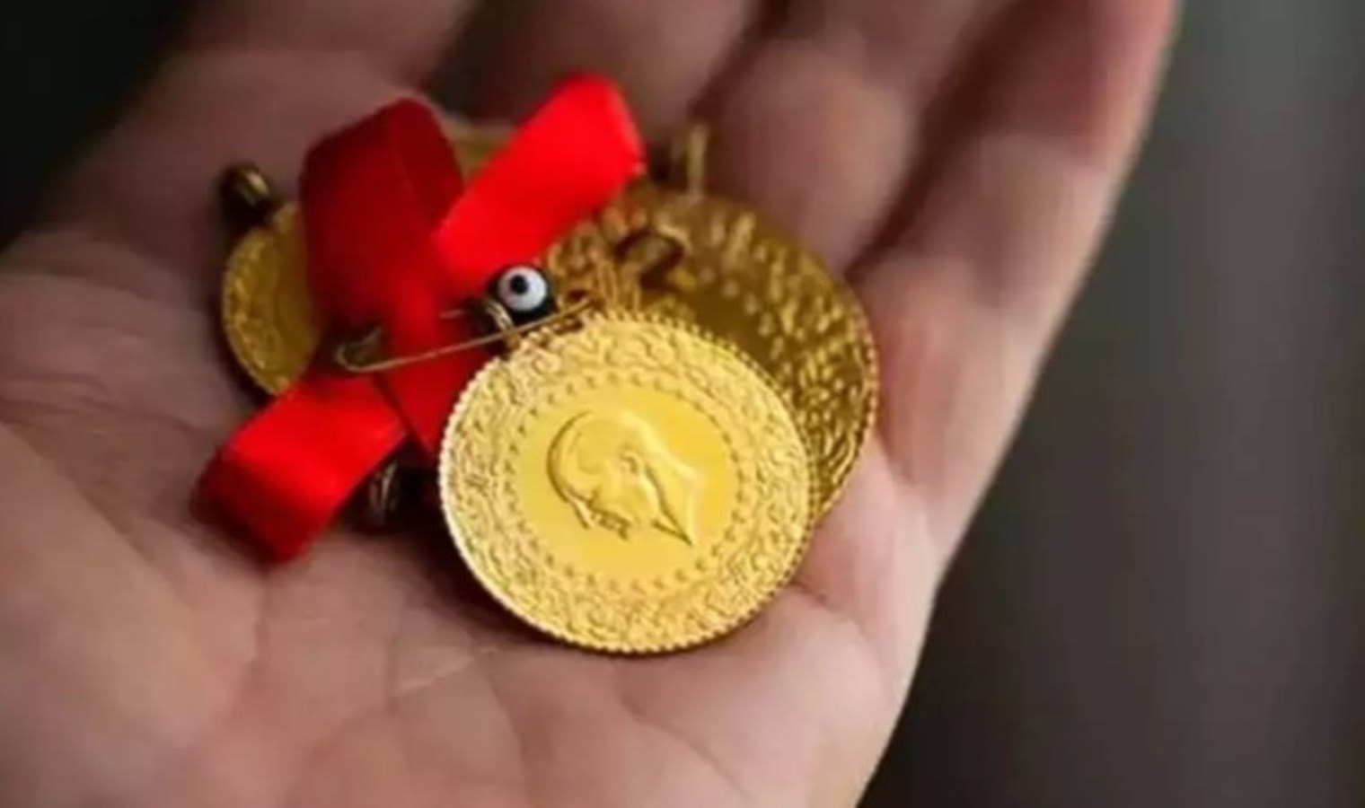 Yatırımcılar dikkat… Seçim sonrası altın fiyatları yükselişte ! Gram altın, çeyrek altın, Cumhuriyet altını ne kadar oldu? 1 Nisan 2024 altın fiyatları…