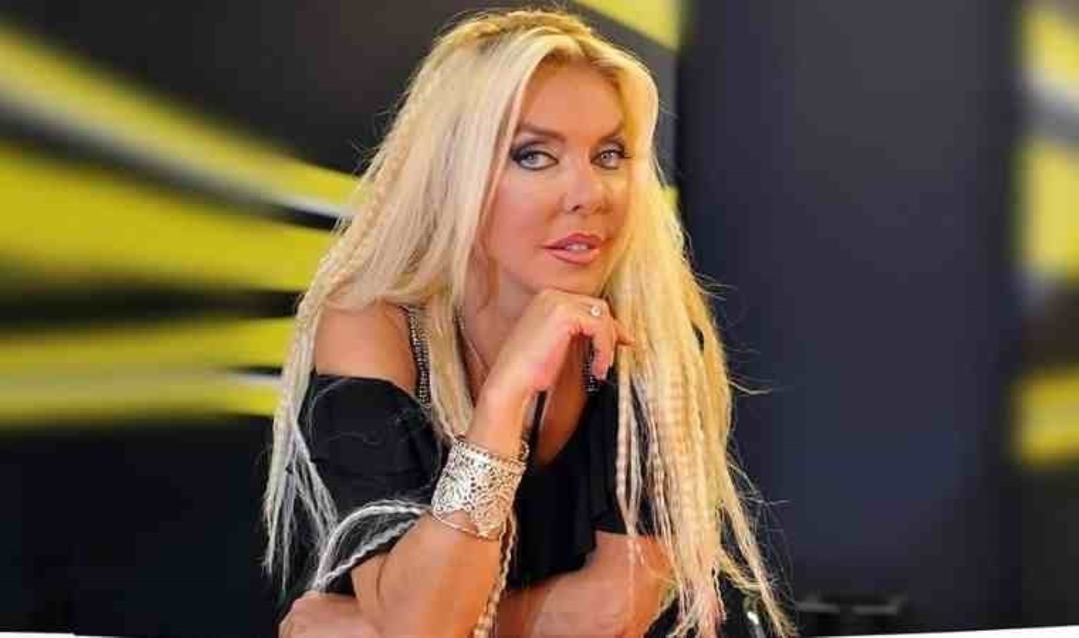 Yeşilçam’ın yıldızı Ahu Tuğba trafik kazası geçirdi