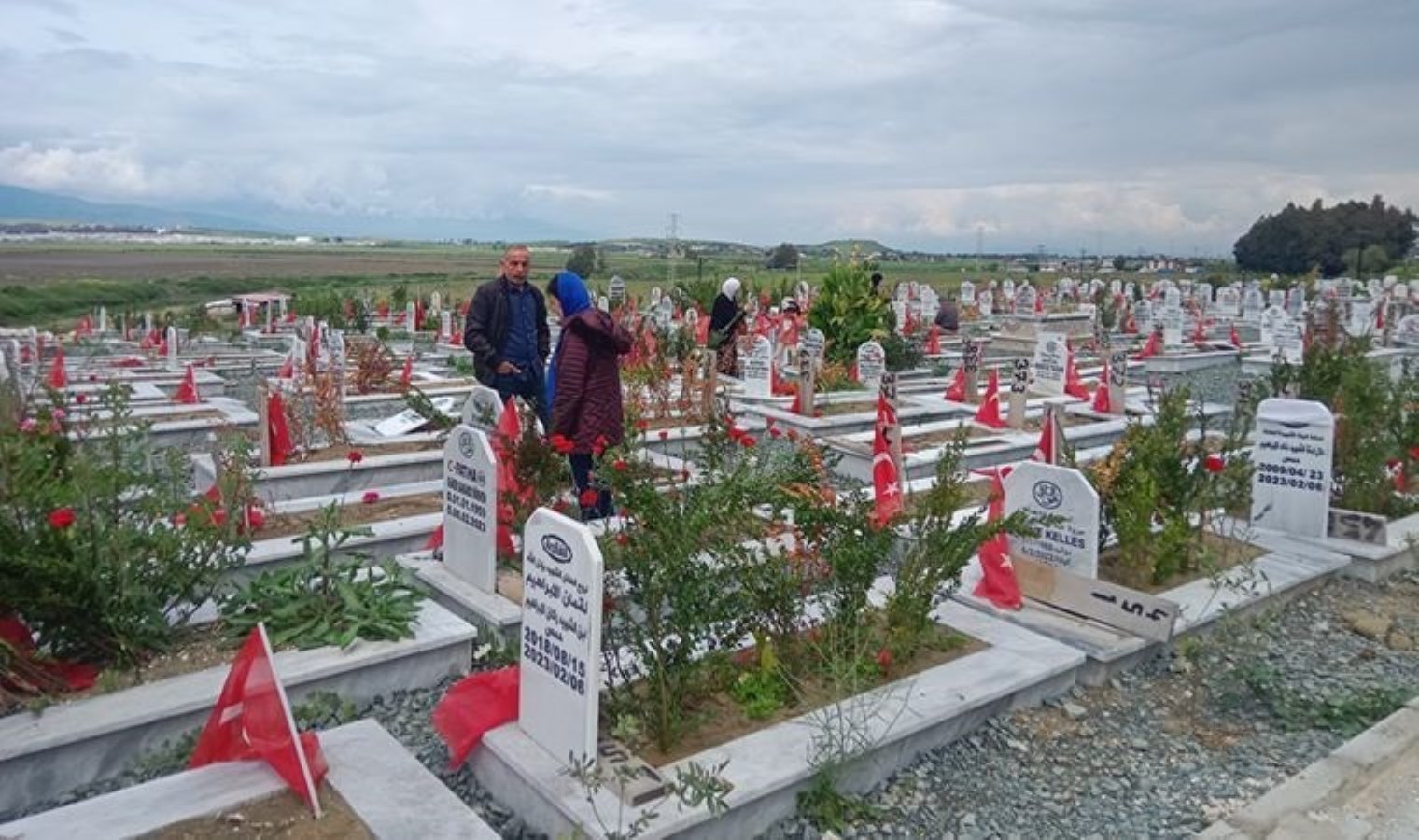 Zelzele bölgeside mezarlıklarda bayramlaşma: ‘Bayramın sadece ismi kaldı’