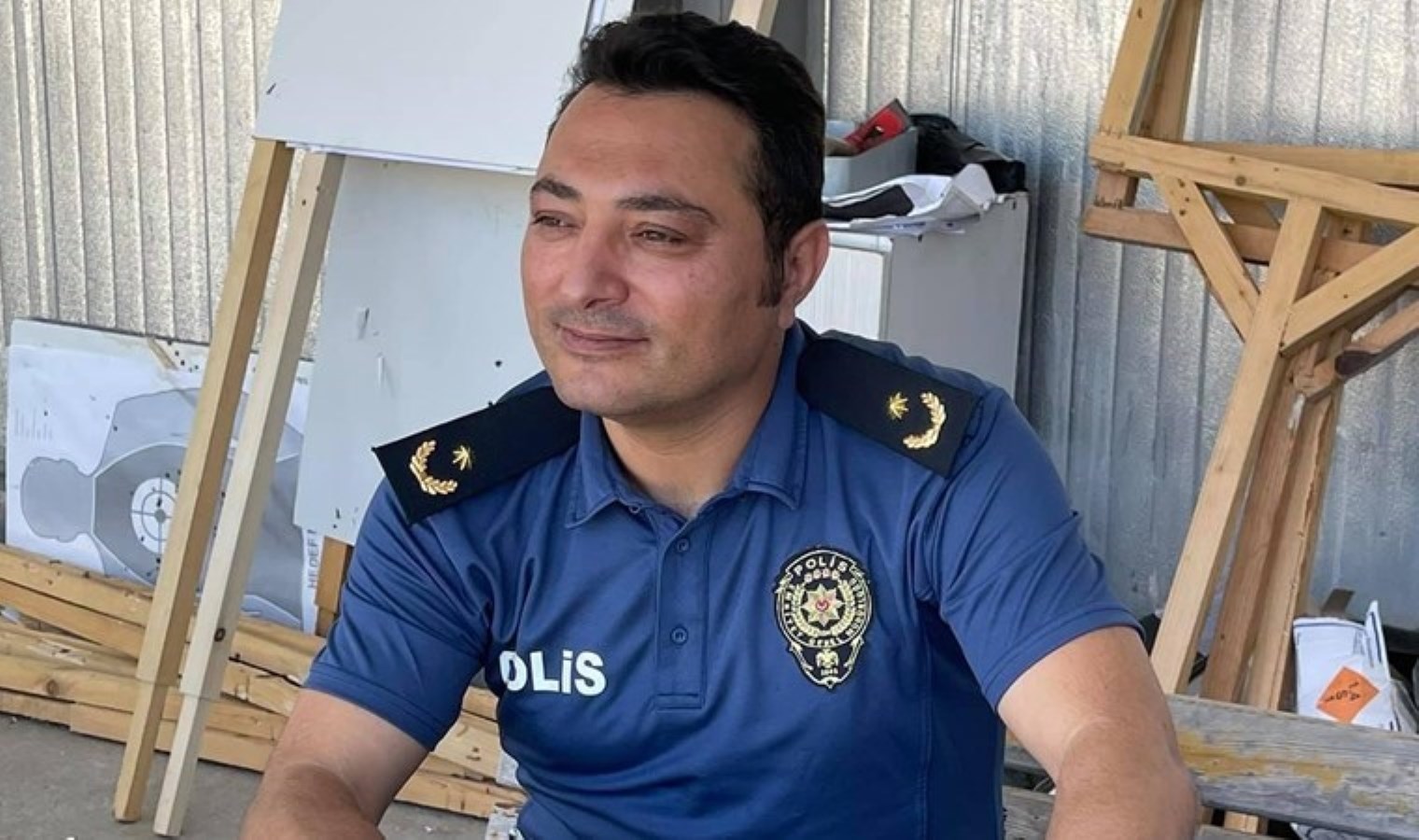 Zelzele yardımlarını konutuna götüren emniyet müdürü, kalp krizinden öldü