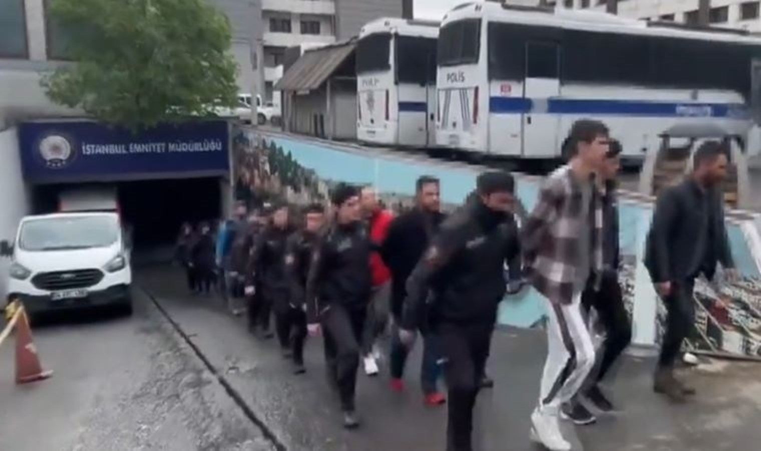 1 Mayıs’ta Saraçhane’de gözaltına alınan 65 kişi adliyeye sevk edildi