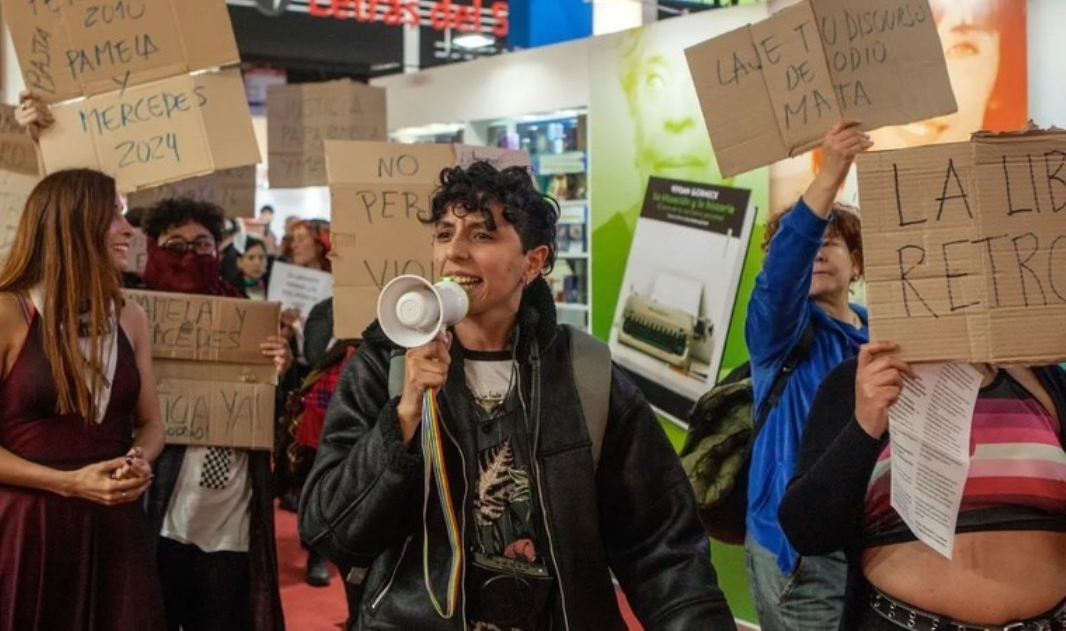 4 eşcinsel kadın diri diri yakıldı: Aktivistler protesto dalgası başlattı