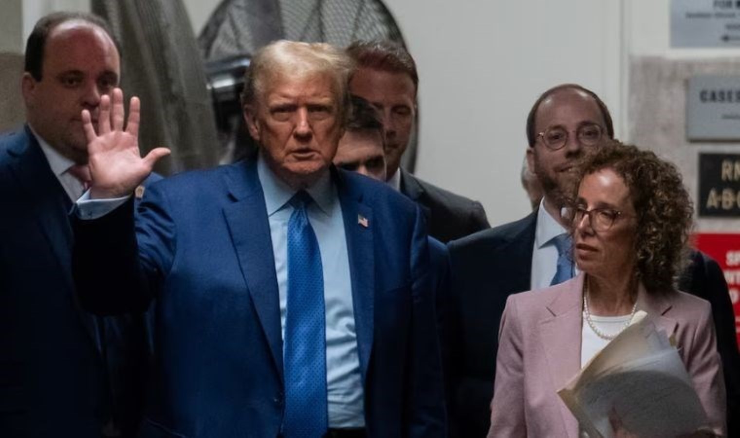 4 yıl ceza alabilir: “Sus payı” davasında Trump’a makûs haber